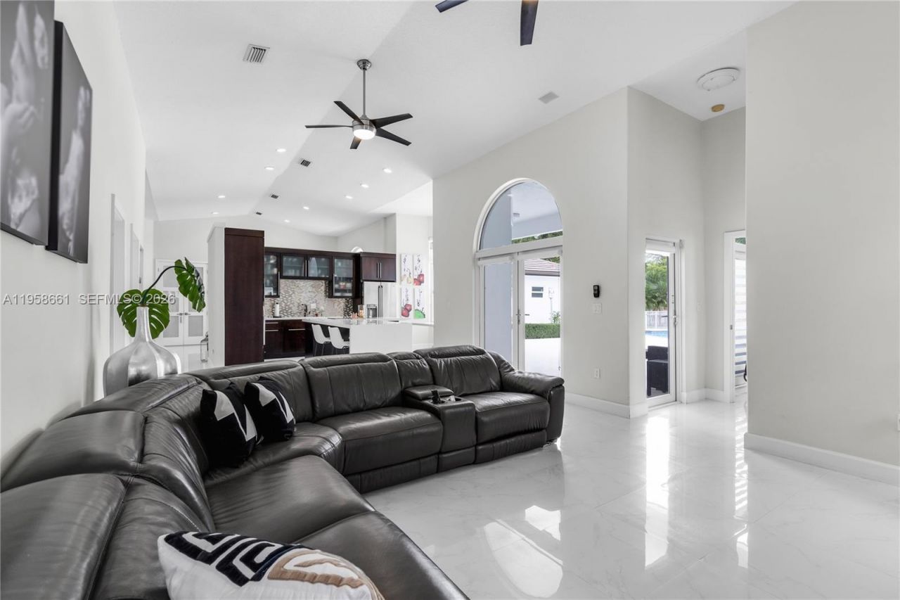 429 NW 130th Ave, Miami, FL 33182 Photo