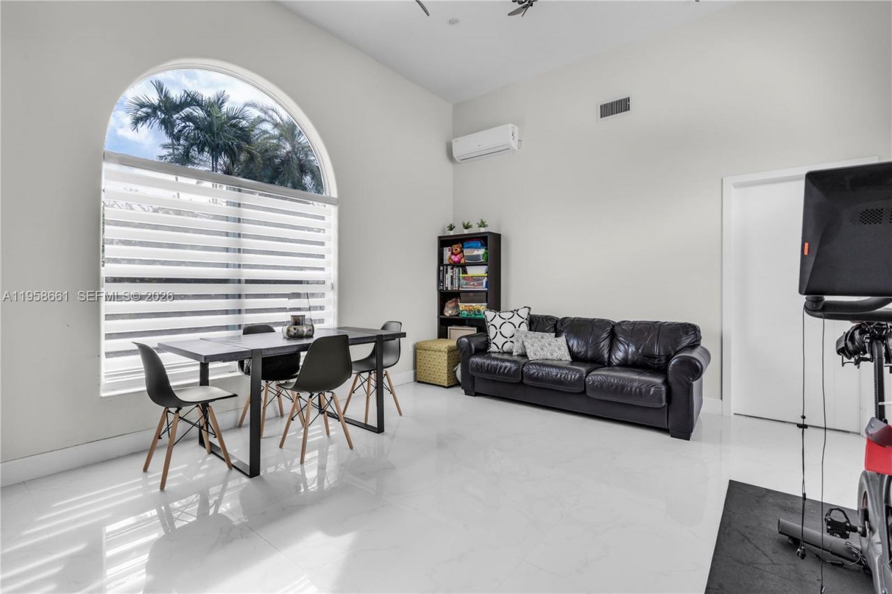 429 NW 130th Ave, Miami, FL 33182 Photo