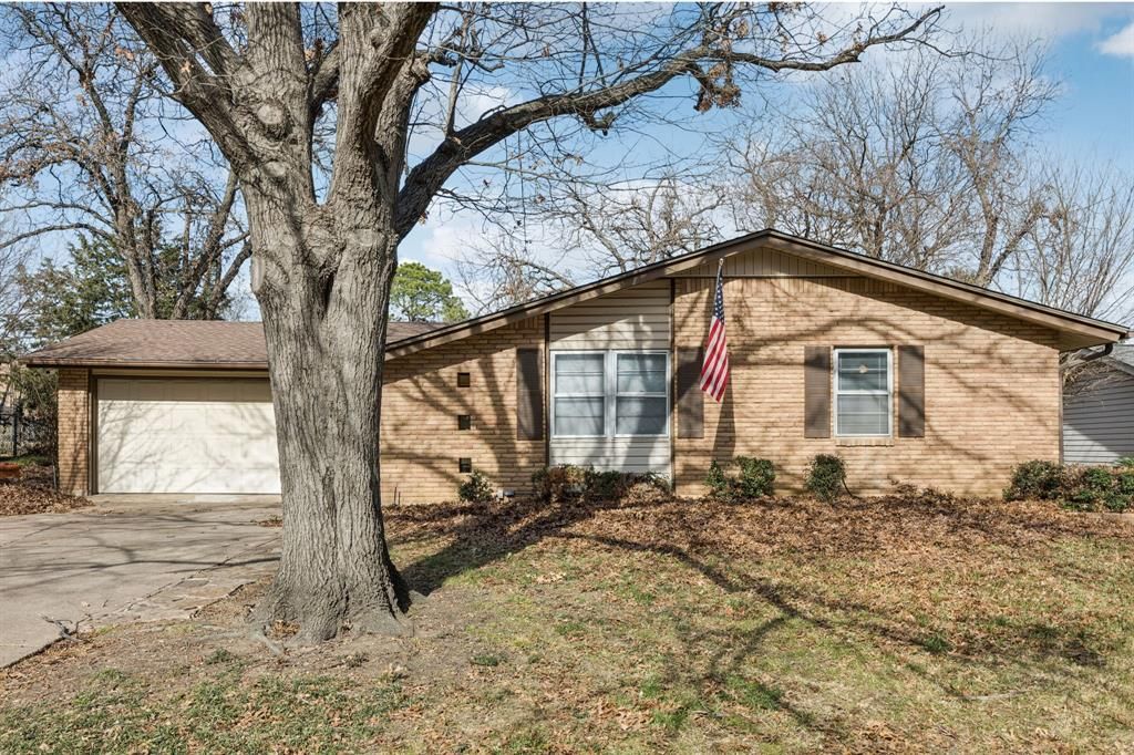 2017 Durham Street, Irving, TX 75062 Main Photo