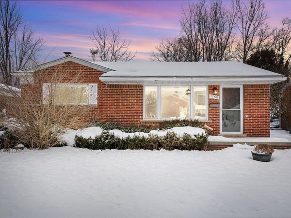 27576 Mackenzie Drive, Westland, MI 48185