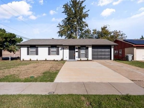 802 Las Palmas Drive, Grand Prairie, TX 75052