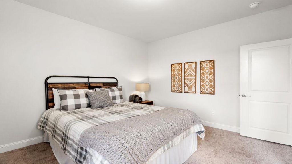 7067 Cinnamon Dr Photo 31