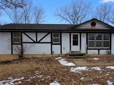 904 S 5th Street, Savannah, MO 64485