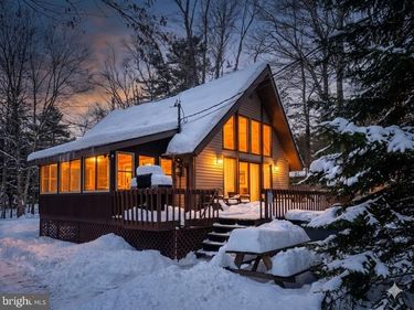 102 KING ARTHUR ROAD, POCONO LAKE, PA 18347