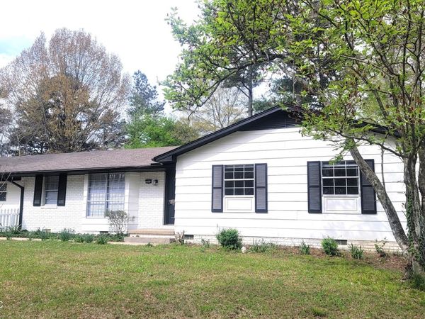 5849 Medallion Drive, Jackson, MS 39211