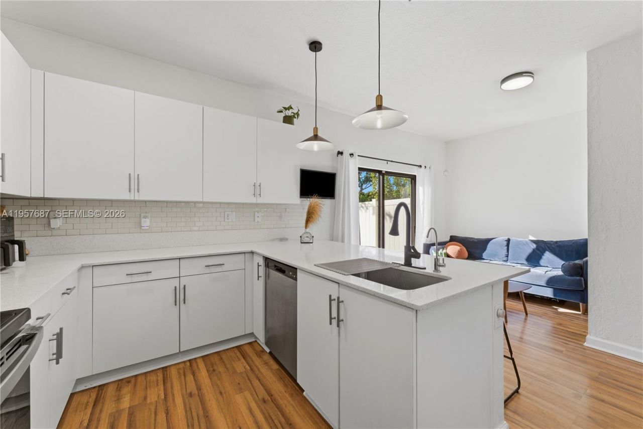 11456 W 33rd Way, Hialeah, FL 33018 Photo