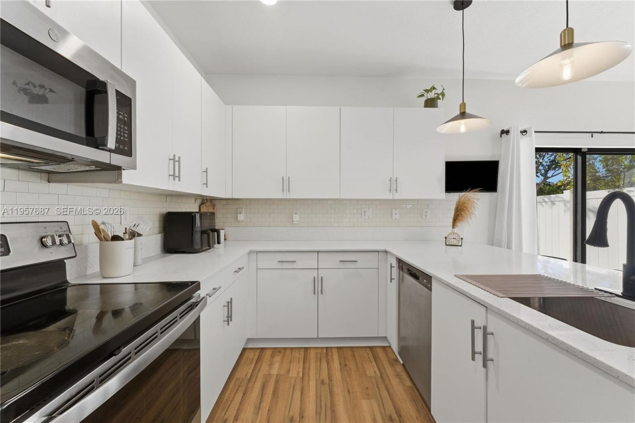 11456 W 33rd Way, Hialeah, FL 33018 Photo