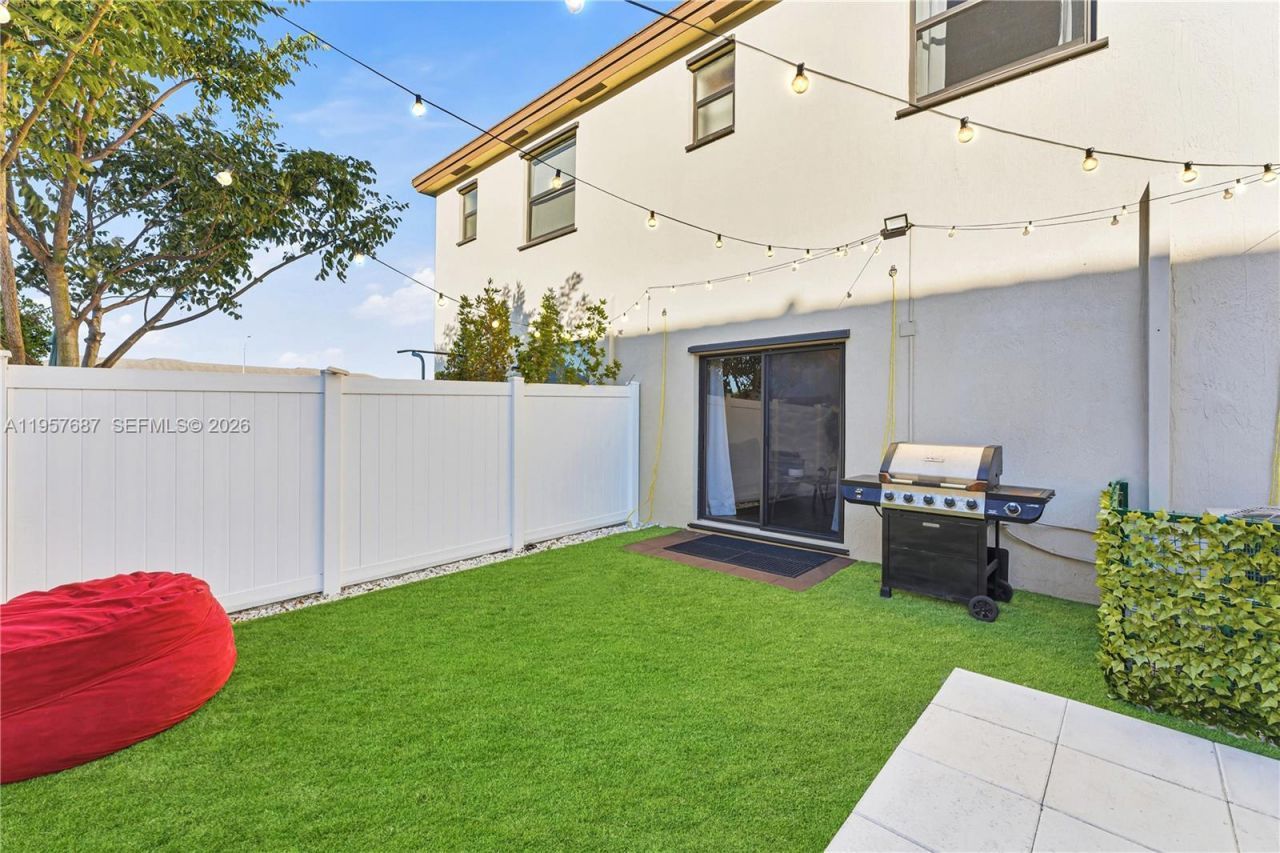 11456 W 33rd Way, Hialeah, FL 33018 Photo