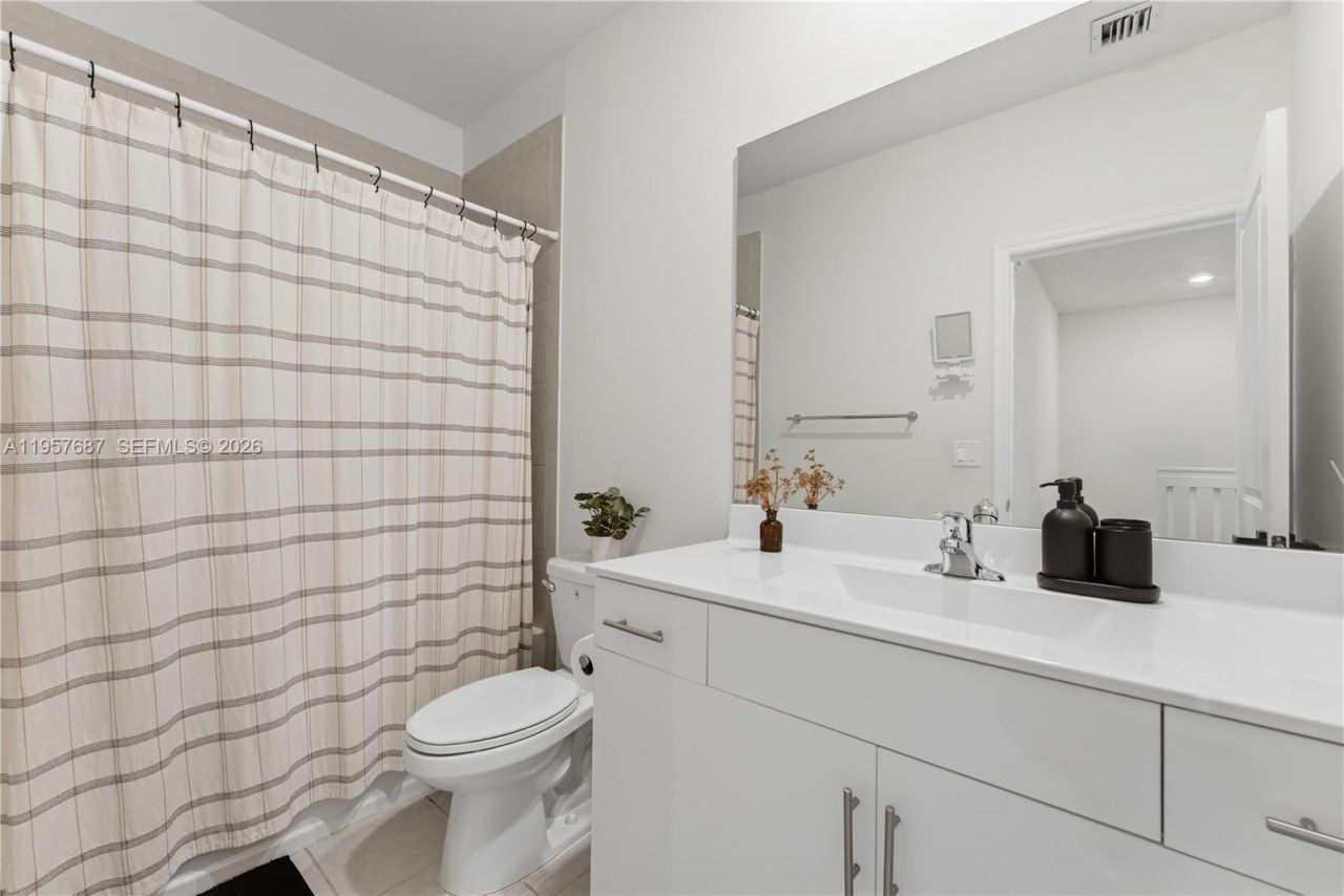 11456 W 33rd Way, Hialeah, FL 33018 Photo