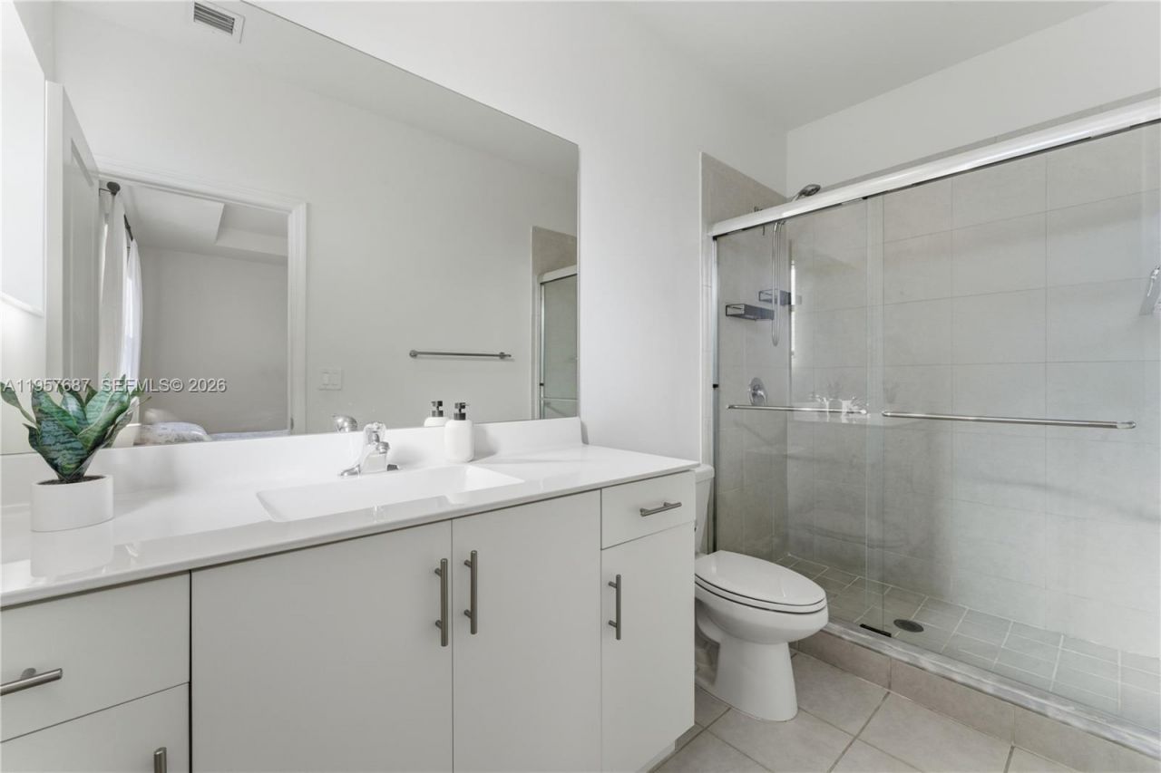 11456 W 33rd Way, Hialeah, FL 33018 Photo