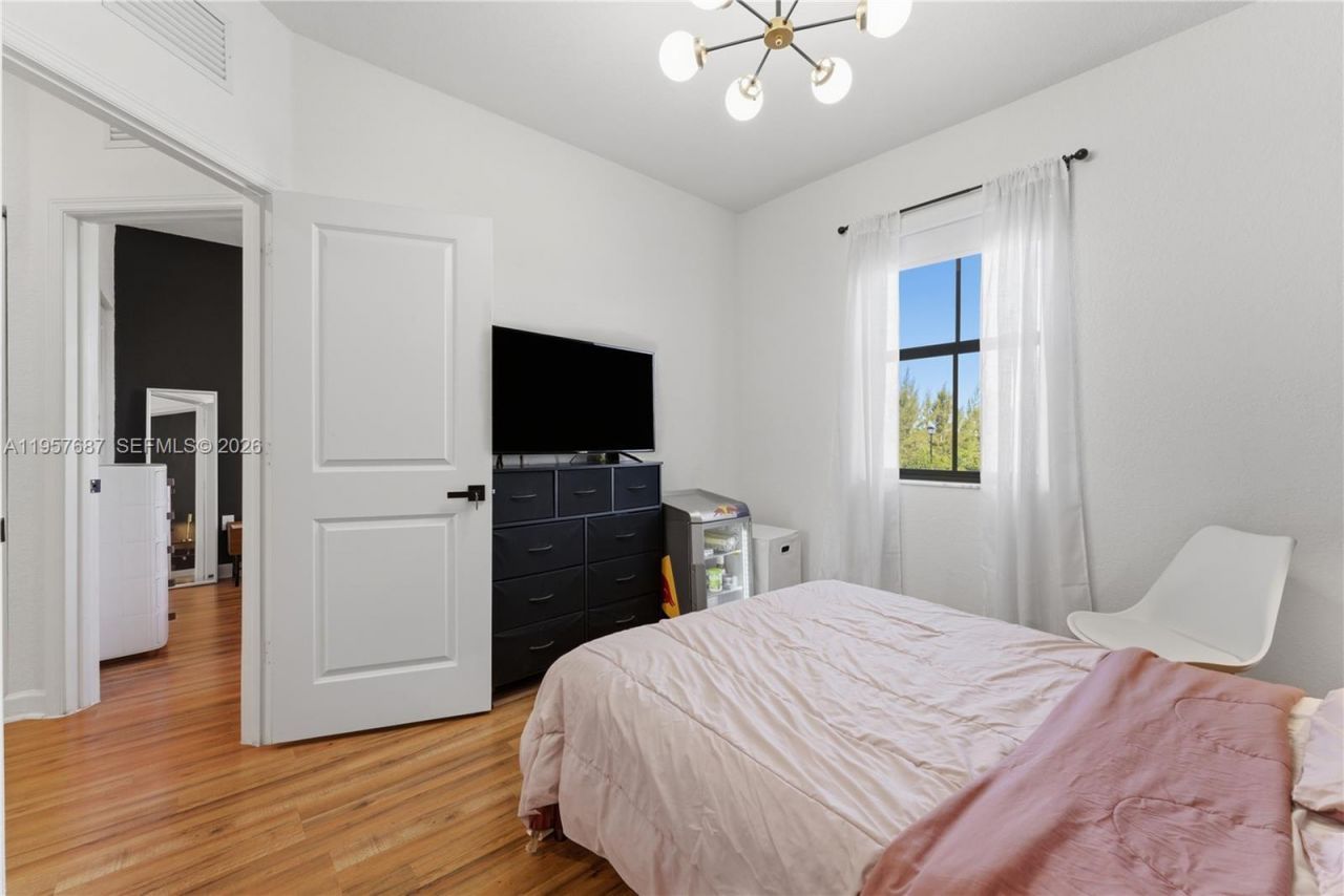 11456 W 33rd Way, Hialeah, FL 33018 Photo