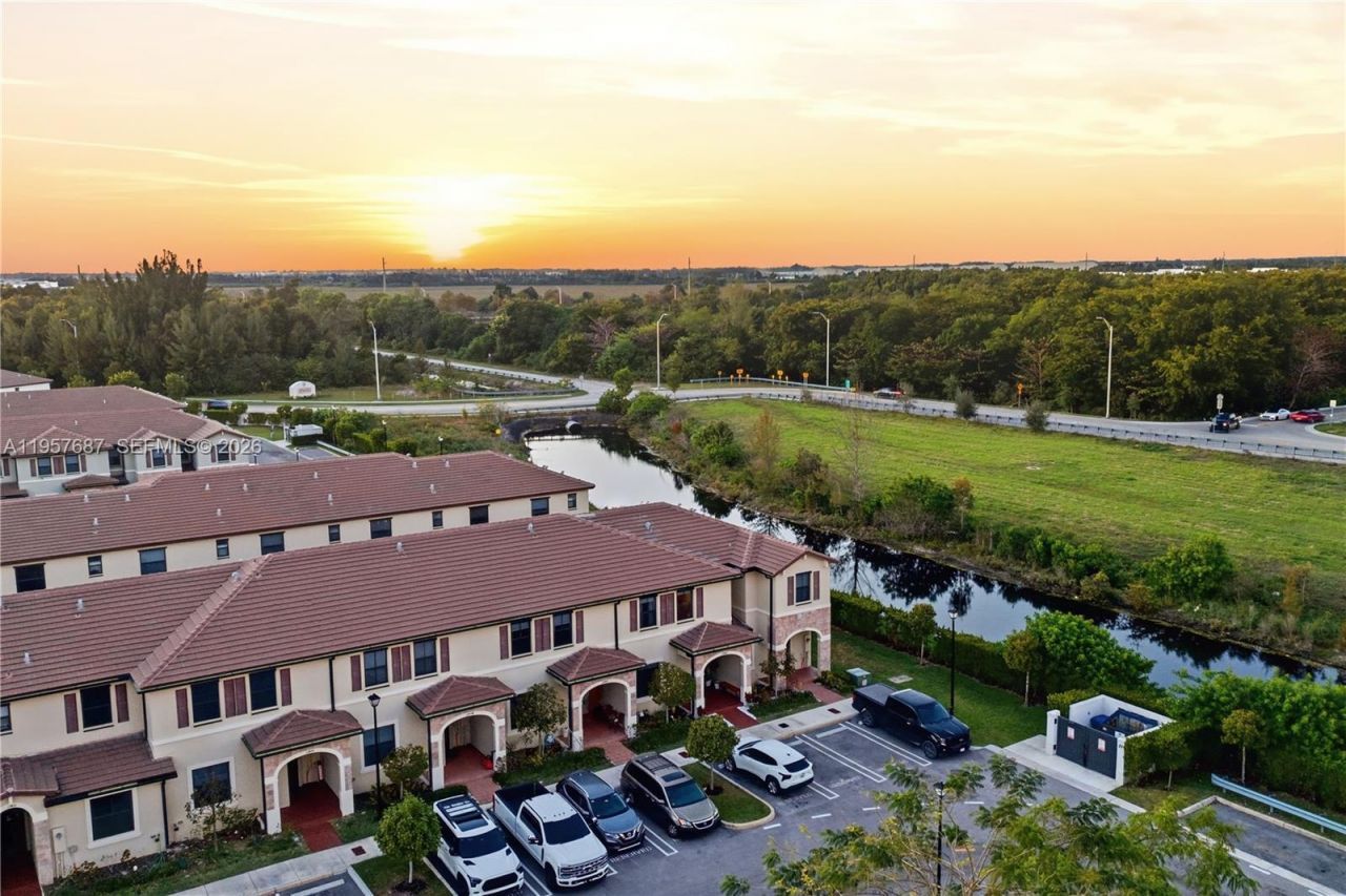 11456 W 33rd Way, Hialeah, FL 33018 Photo