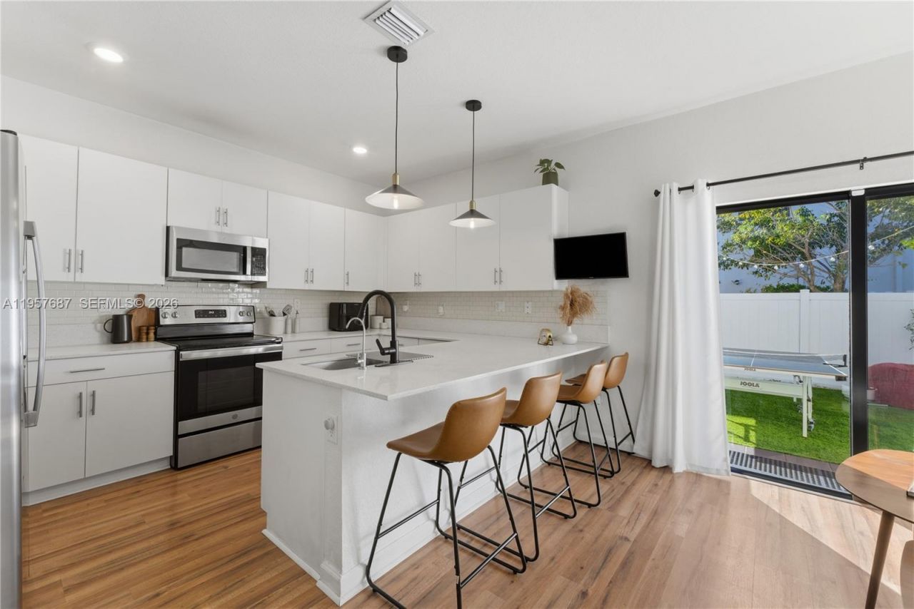 11456 W 33rd Way, Hialeah, FL 33018 Photo