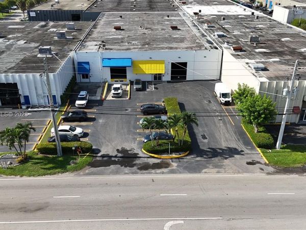 8420 NW 58th St , Doral, FL 33166