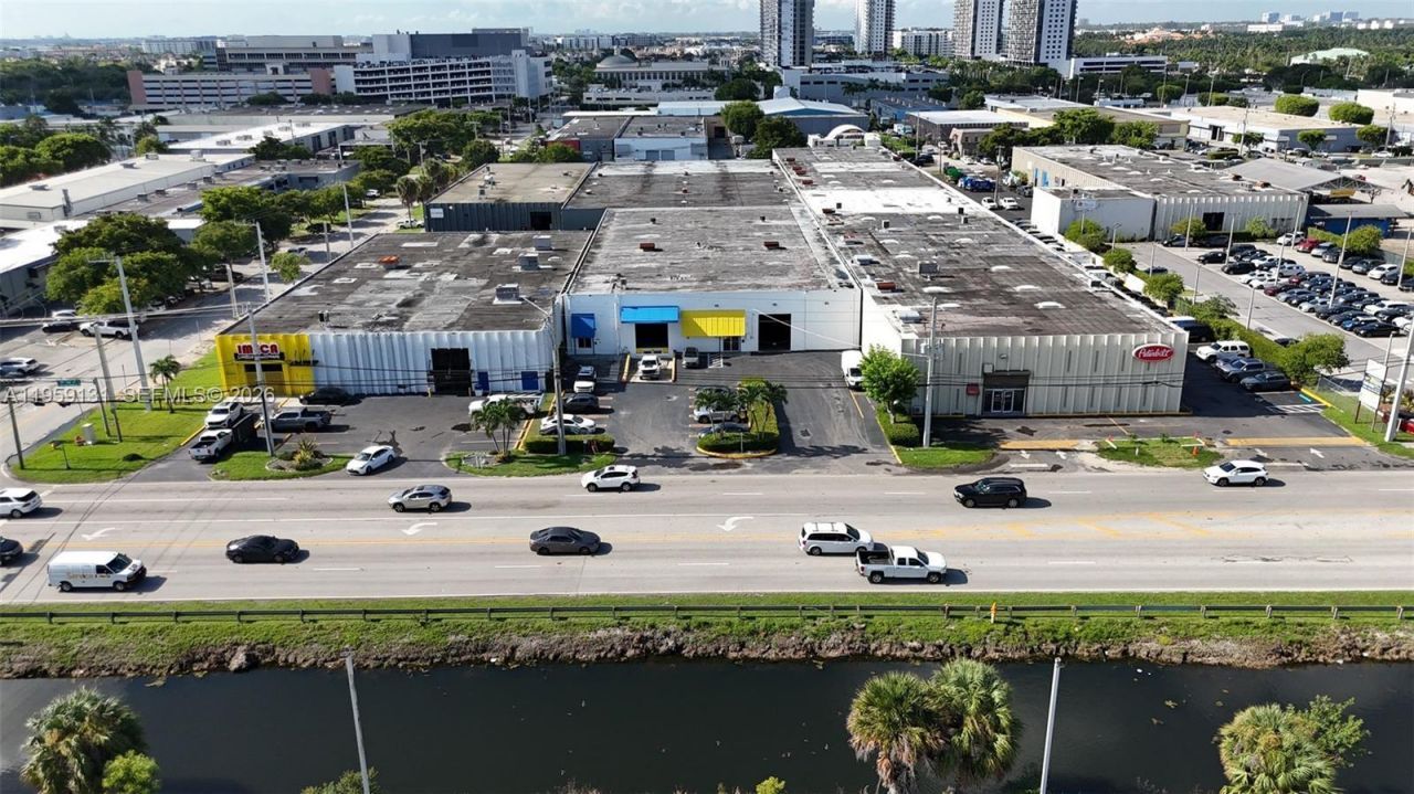 8420 NW 58th St , Doral, FL 33166 Photo