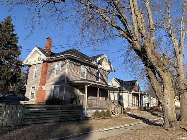 412 W BROADWAY Avenue, Monmouth, IL 61462