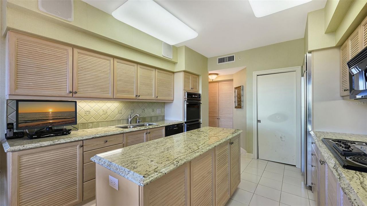545 Sanctuary Drive, Unit B305, Longboat Key, FL 34228 Photo