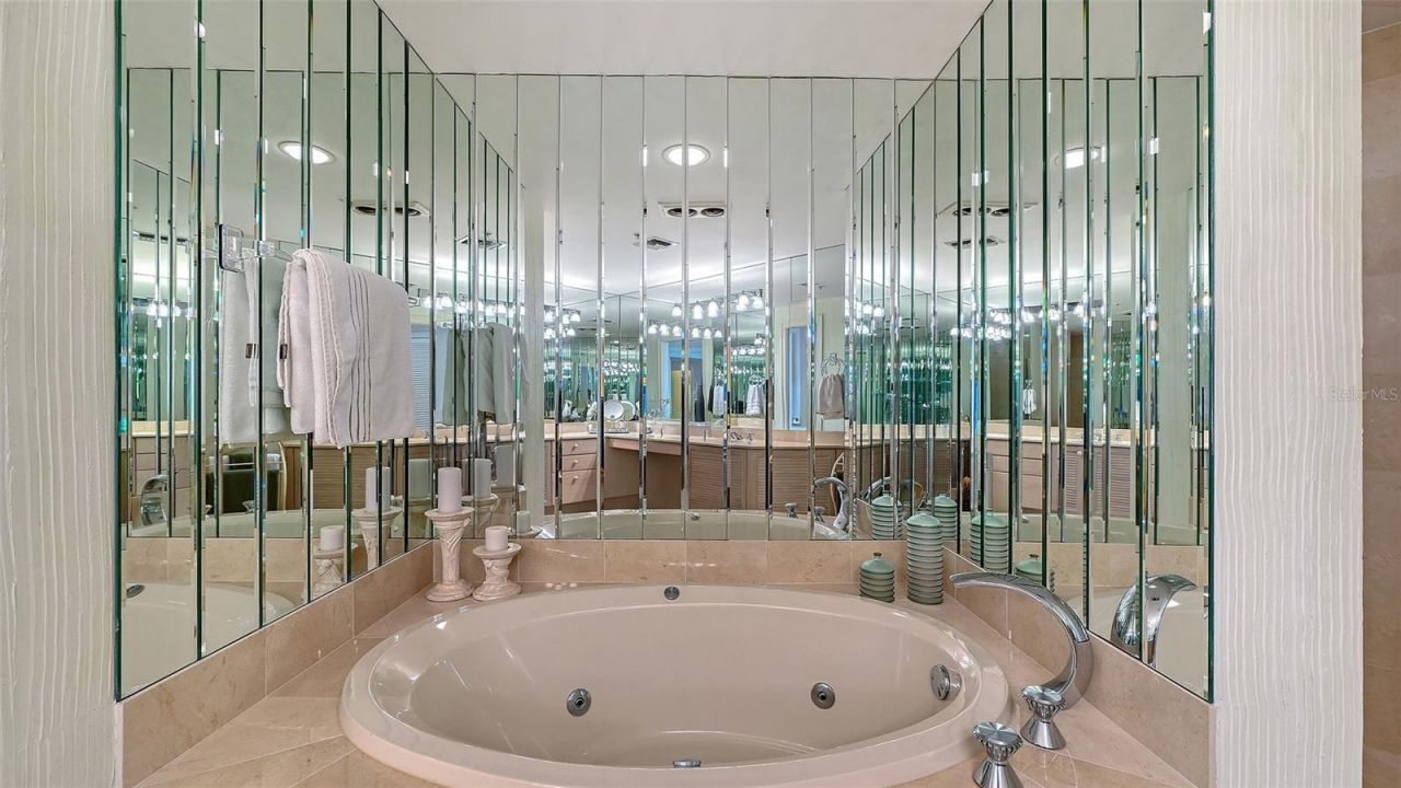 545 Sanctuary Drive, Unit B305, Longboat Key, FL 34228 Photo