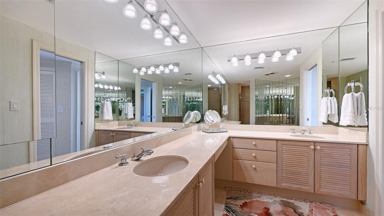 545 Sanctuary Drive, Unit B305, Longboat Key, FL 34228 Photo