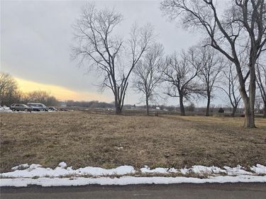 601 Broadway Street, East Lynne, MO 64743