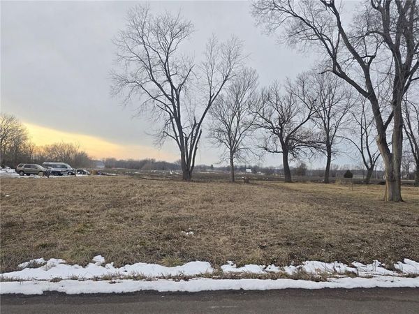 601 Broadway Street, East Lynne, MO 64743