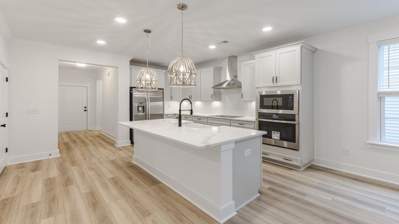 416 Cadbury Loop Photo 7