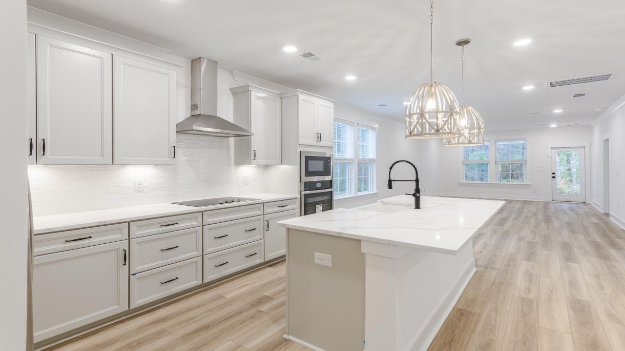 416 Cadbury Loop Photo 9