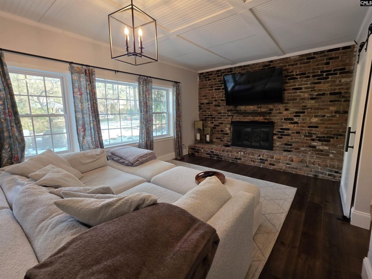 6048 Woodvine Photo 9