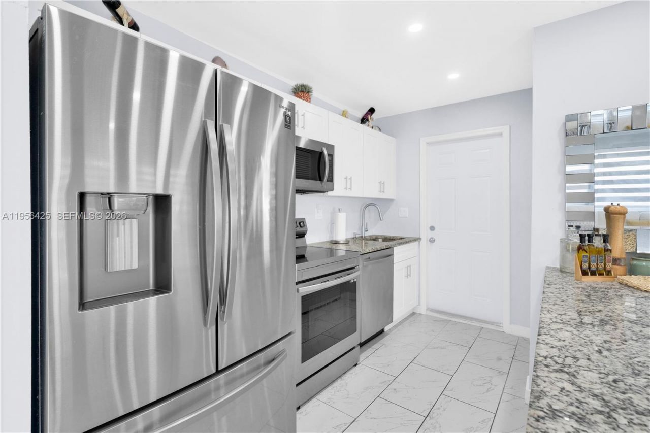 3210 SW 24th Ter, Miami, FL 33145 Photo