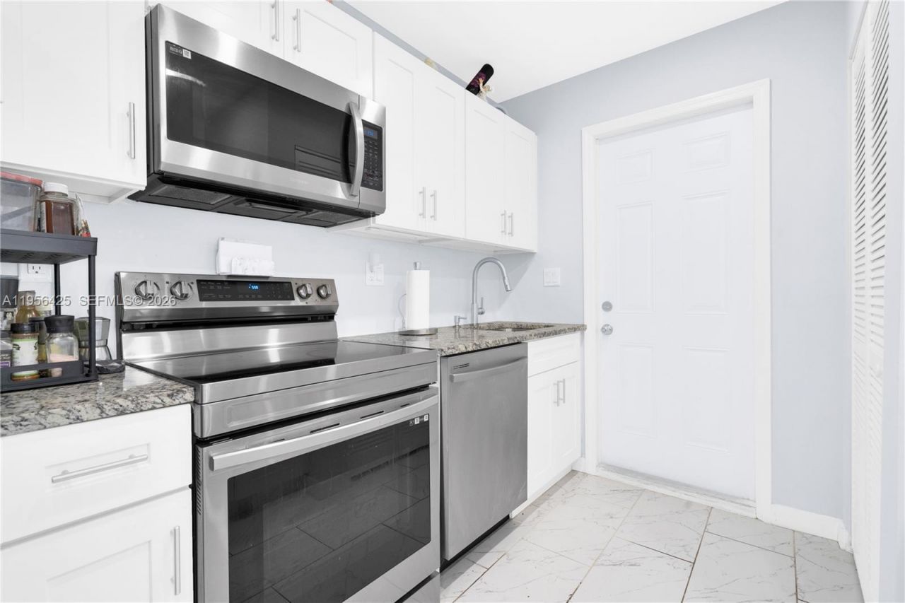 3210 SW 24th Ter, Miami, FL 33145 Photo