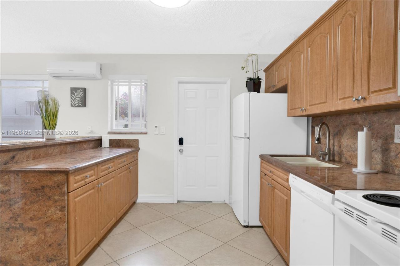 3210 SW 24th Ter, Miami, FL 33145 Photo