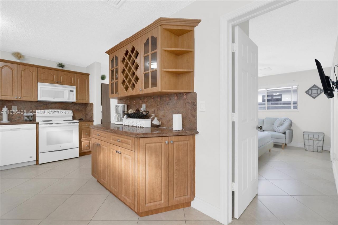 3210 SW 24th Ter, Miami, FL 33145 Photo