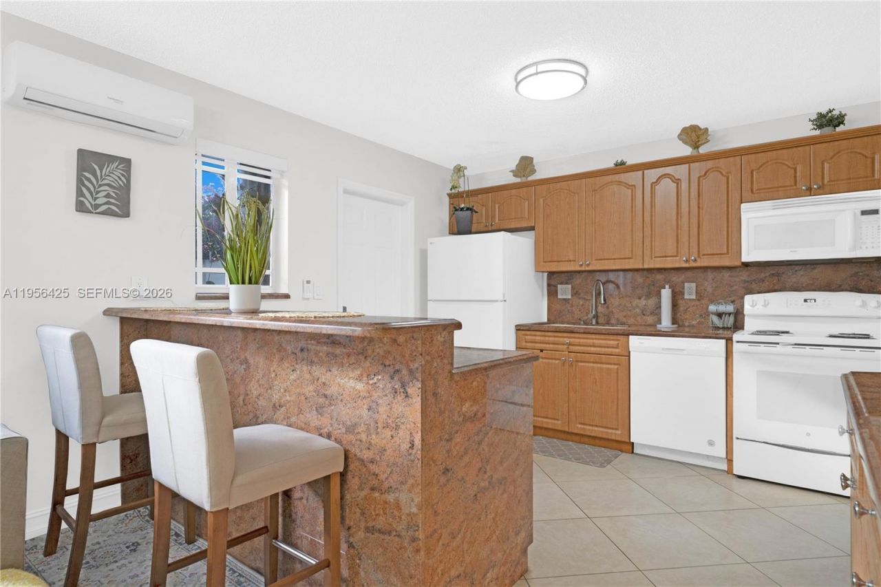 3210 SW 24th Ter, Miami, FL 33145 Photo