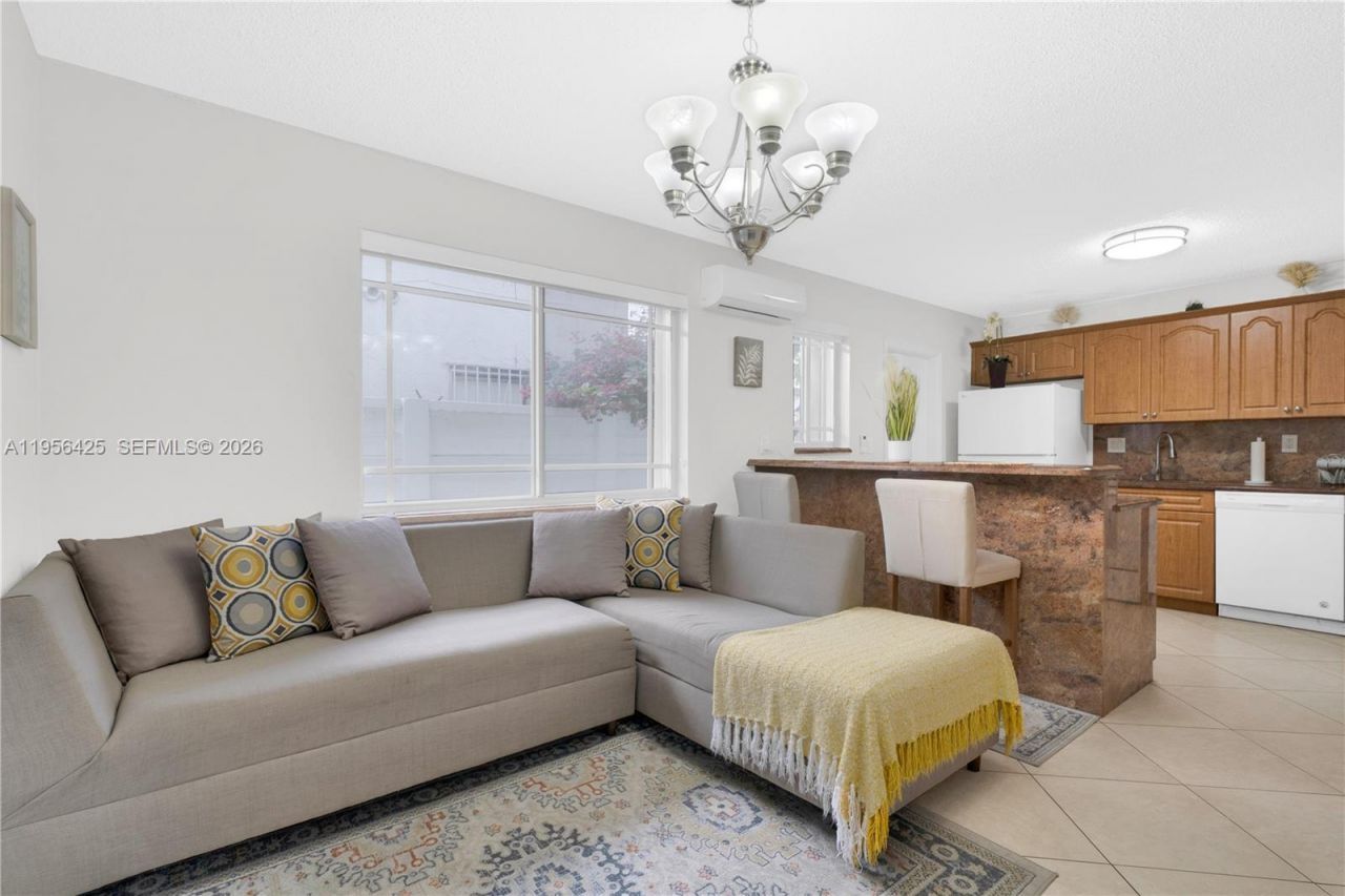 3210 SW 24th Ter, Miami, FL 33145 Photo