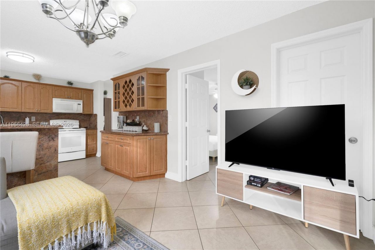 3210 SW 24th Ter, Miami, FL 33145 Photo