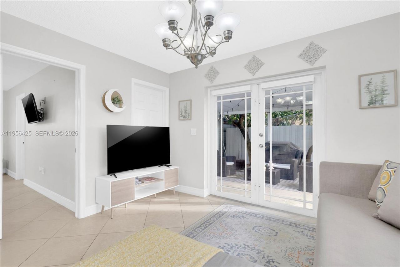 3210 SW 24th Ter, Miami, FL 33145 Photo