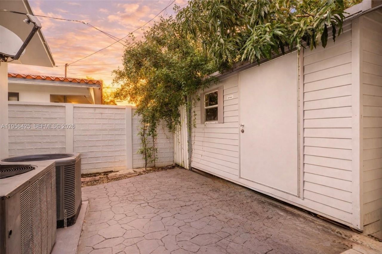 3210 SW 24th Ter, Miami, FL 33145 Photo