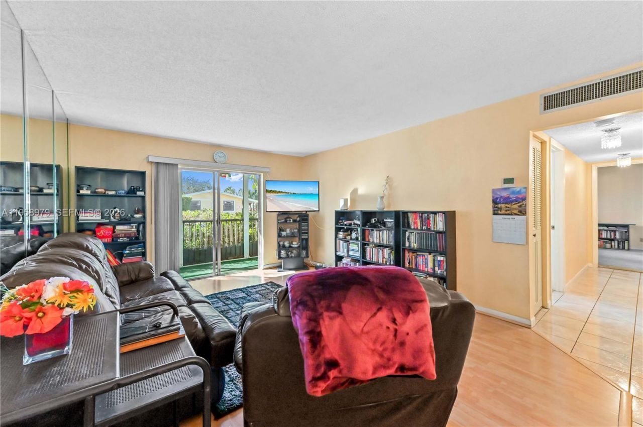 701 NE 1st Ct, Unit 110, Hallandale Beach, FL 33009 Photo