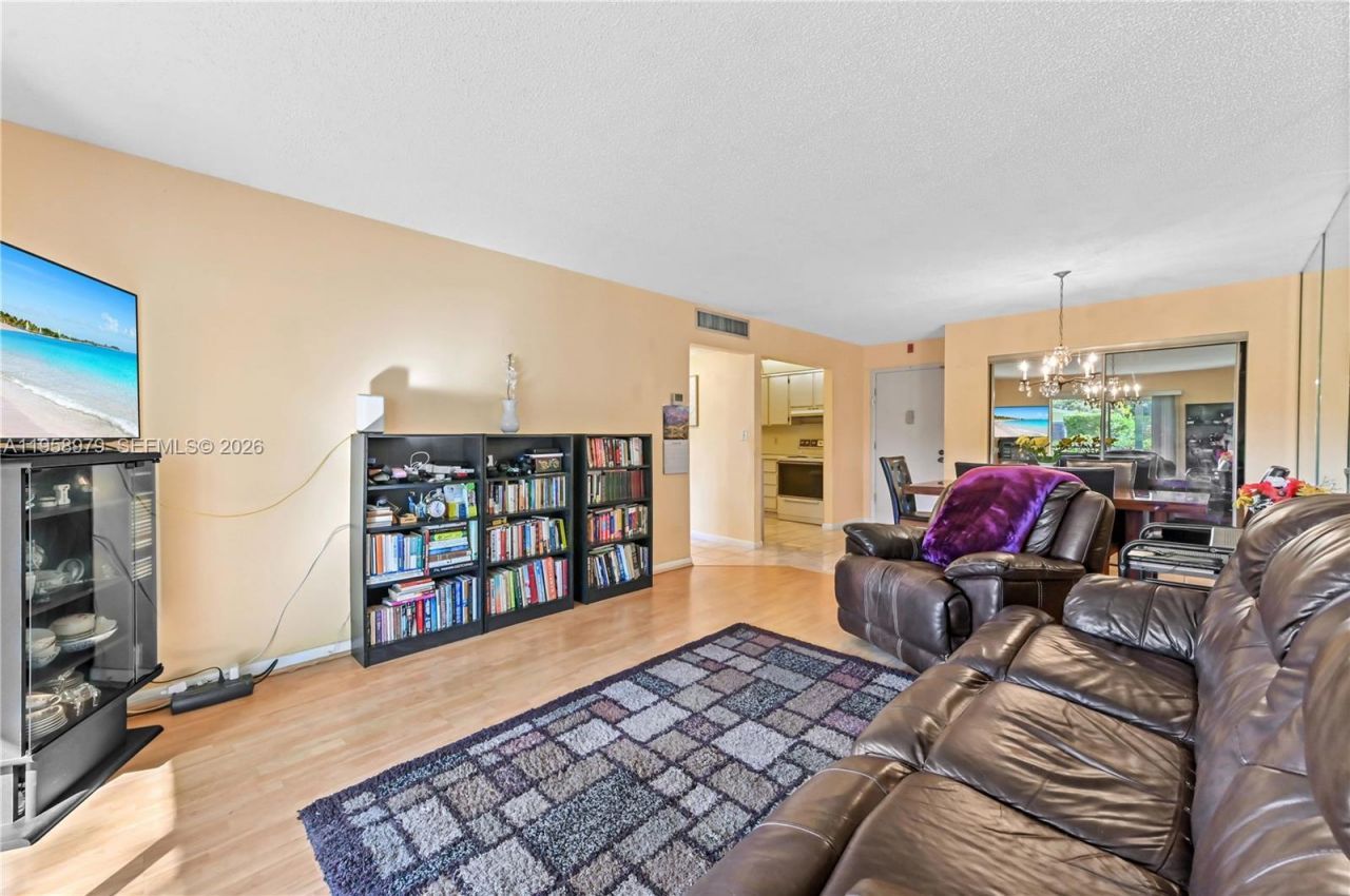 701 NE 1st Ct, Unit 110, Hallandale Beach, FL 33009 Photo