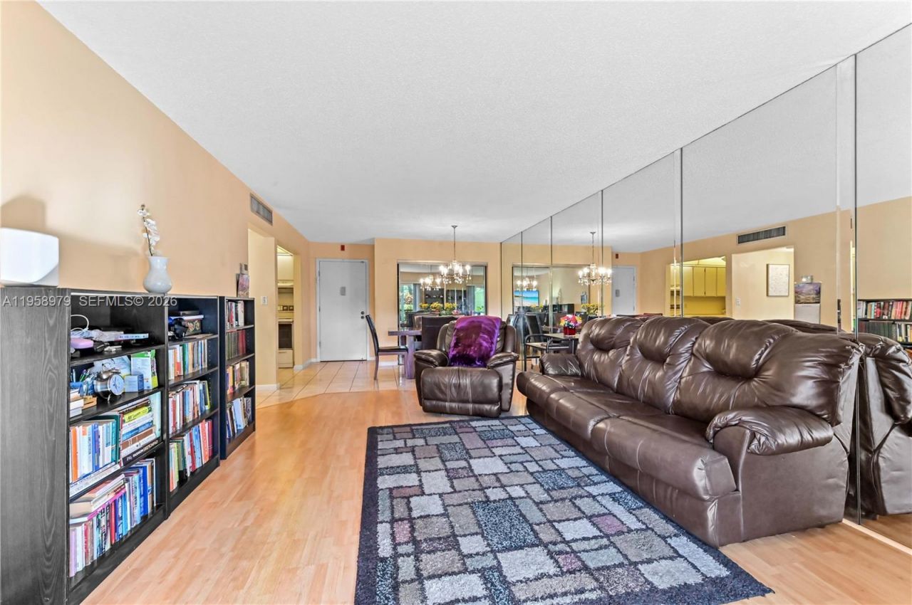 701 NE 1st Ct, Unit 110, Hallandale Beach, FL 33009 Photo