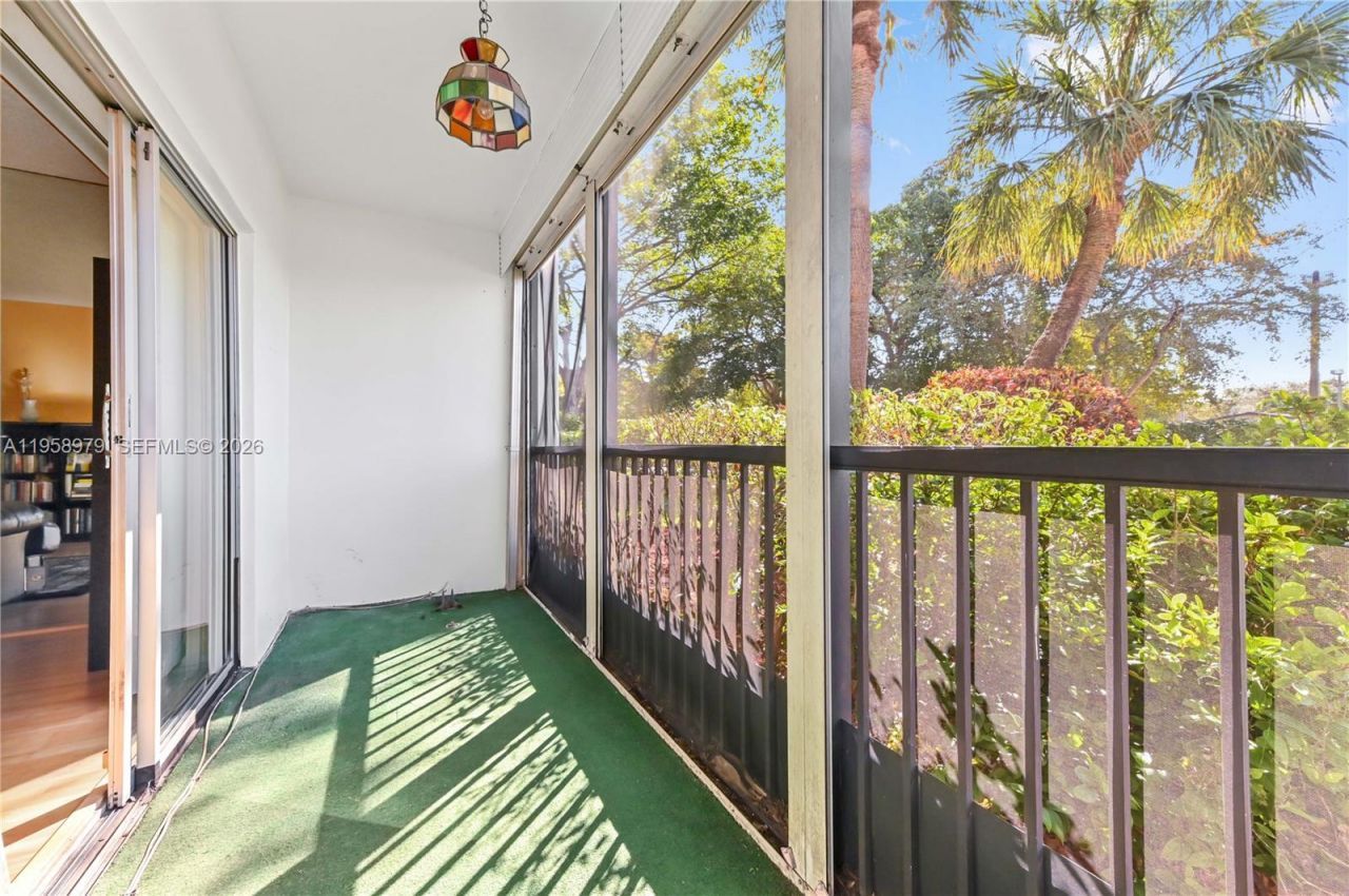 701 NE 1st Ct, Unit 110, Hallandale Beach, FL 33009 Photo