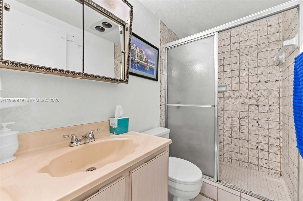 701 NE 1st Ct, Unit 110, Hallandale Beach, FL 33009 Photo