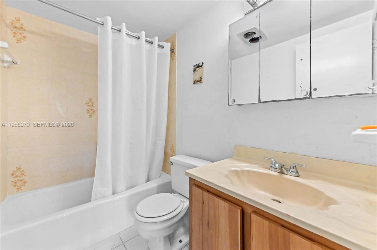 701 NE 1st Ct, Unit 110, Hallandale Beach, FL 33009 Photo