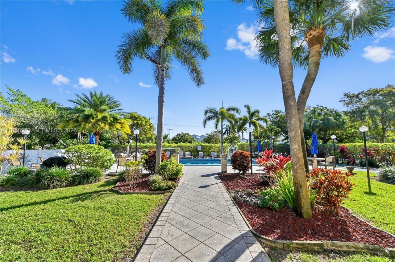 701 NE 1st Ct, Unit 110, Hallandale Beach, FL 33009 Photo