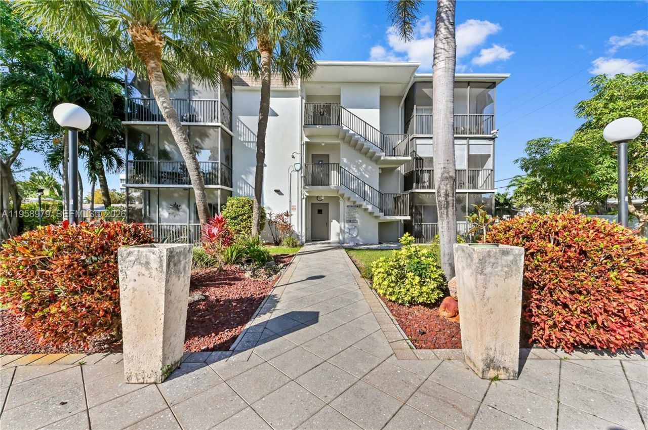 701 NE 1st Ct, Unit 110, Hallandale Beach, FL 33009 Photo