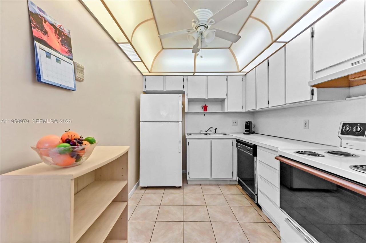 701 NE 1st Ct, Unit 110, Hallandale Beach, FL 33009 Photo