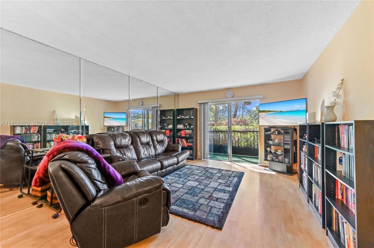 701 NE 1st Ct, Unit 110, Hallandale Beach, FL 33009 Photo