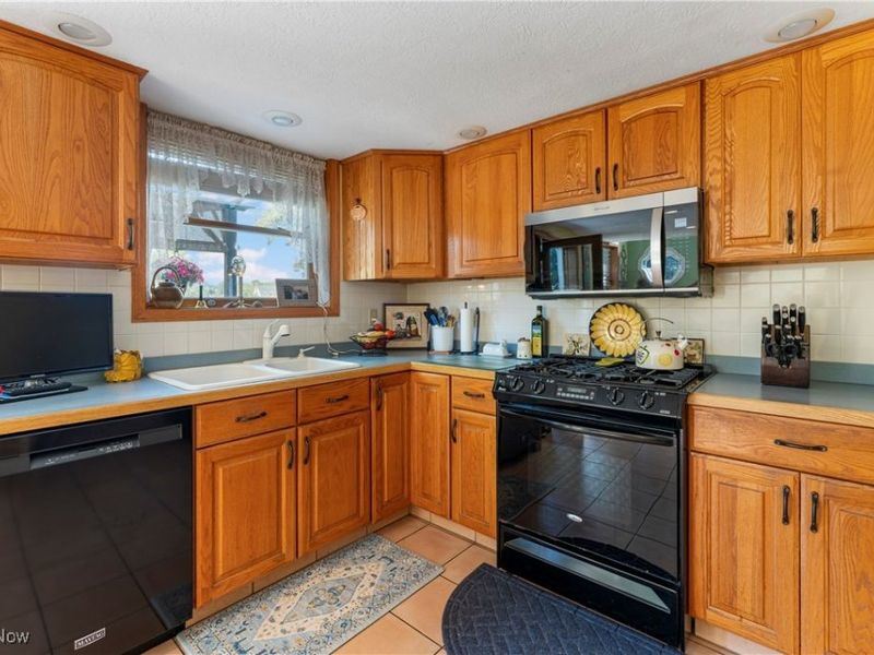 115 Spruce Drive NW, North Canton, OH 44720 Photo 16