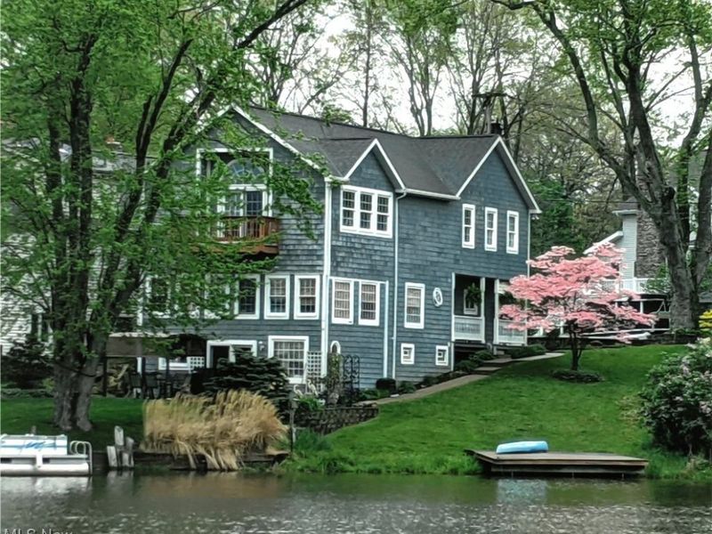 115 Spruce Drive NW, North Canton, OH 44720 Photo 2