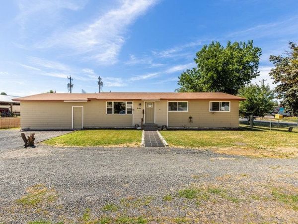 522 NW Cole Ave, Wilbur, WA 99185